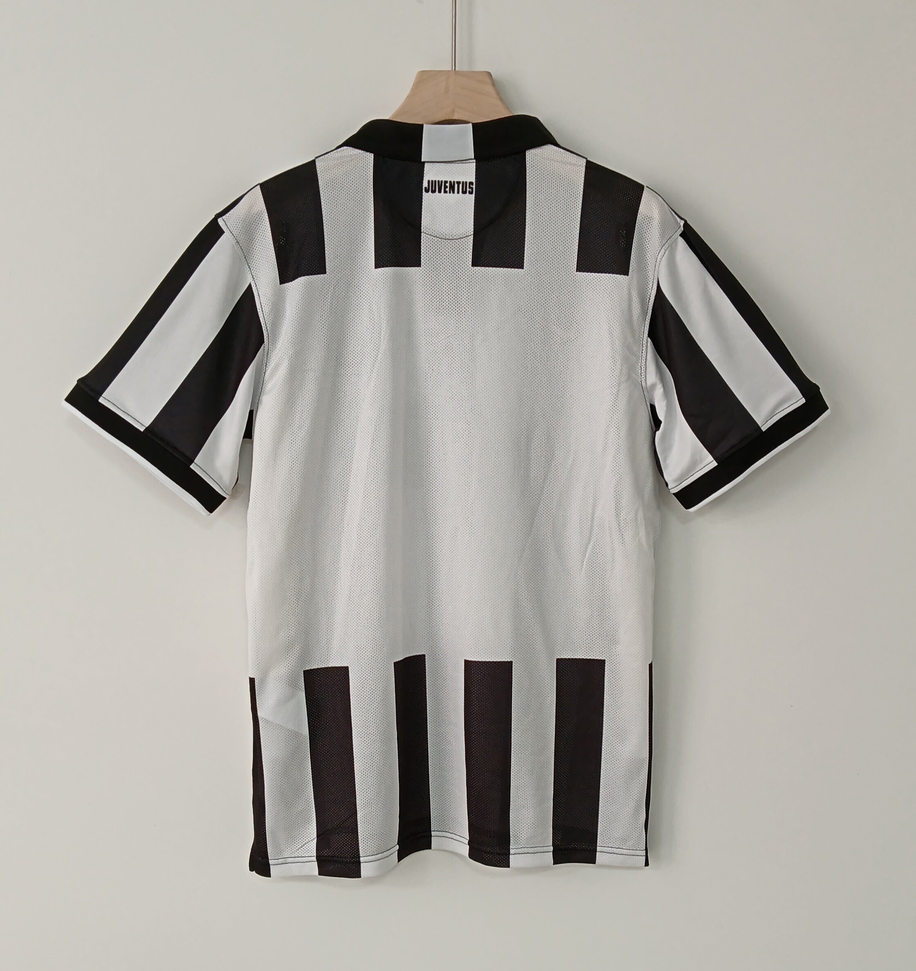Juventus Retro Jersey 2006